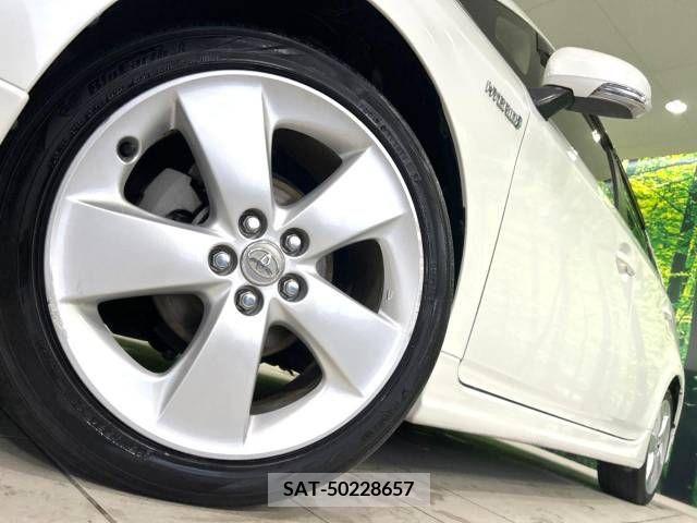 Toyota PRIUS 2013-11 329051-11