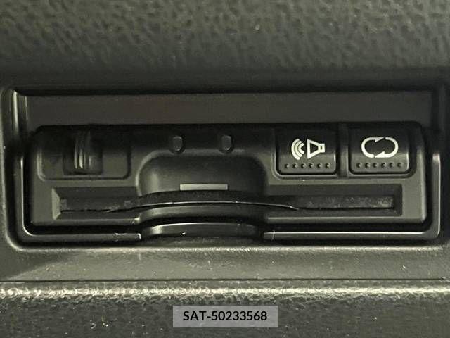 Nissan JUKE 2012-05 251418-7