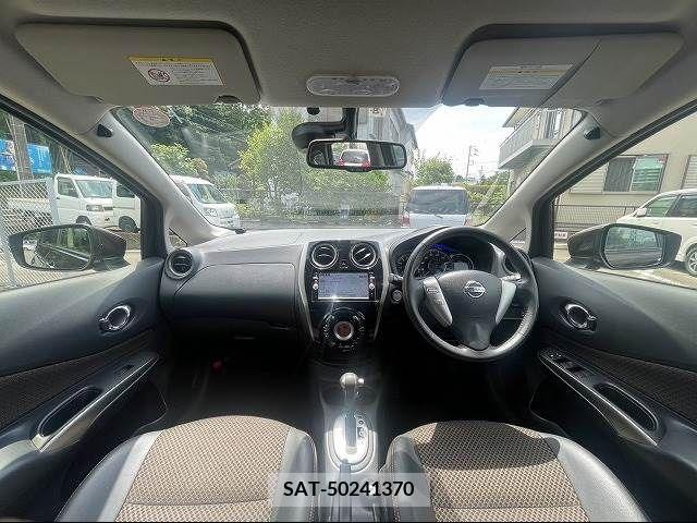 Nissan NOTE 2015-08 352416-1