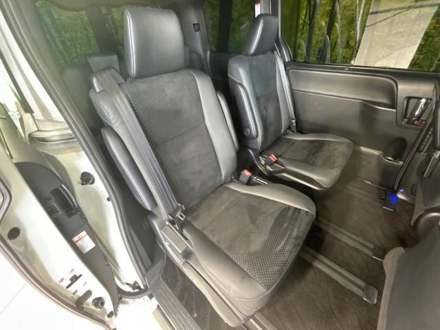 Toyota VOXY 2021-02 186209-9
