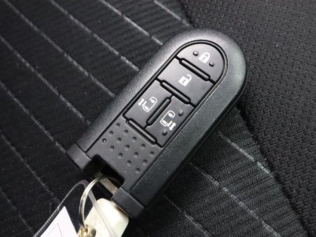 Toyota ROOMY 2018-10 185075-18