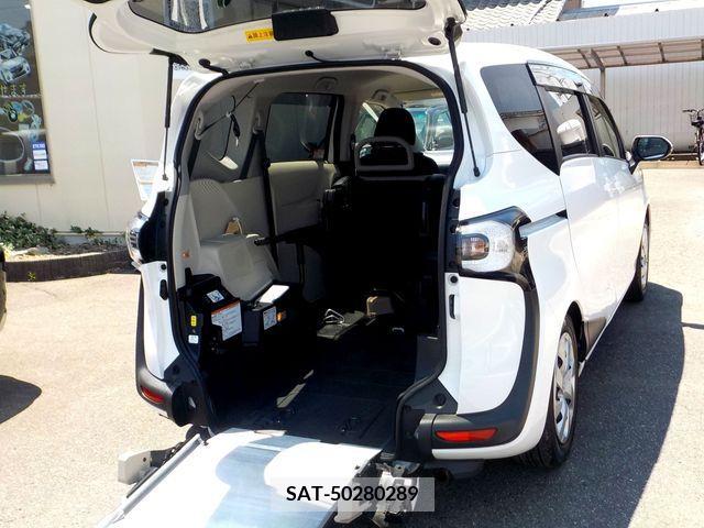 Toyota SIENTA 2016-05 376835-1