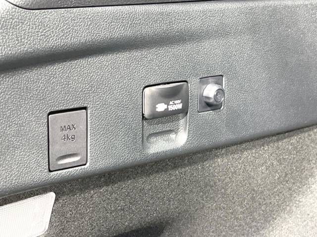 Toyota PRIUS 2022-11 11471-4