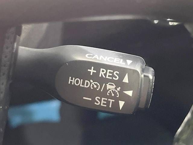 Toyota PRIUS 2022-11 11471-7