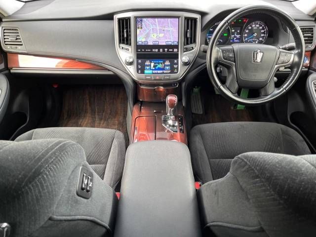 Toyota CROWN SEDAN 2015-03 15860-1