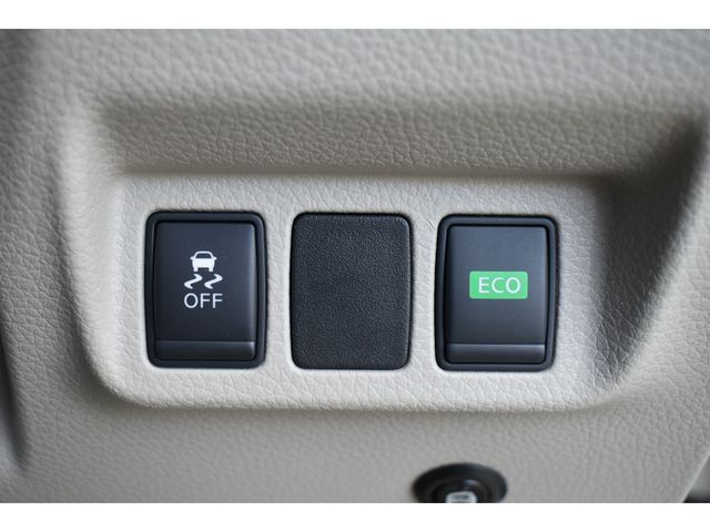 Nissan Sylphy 2013-04 16079-6