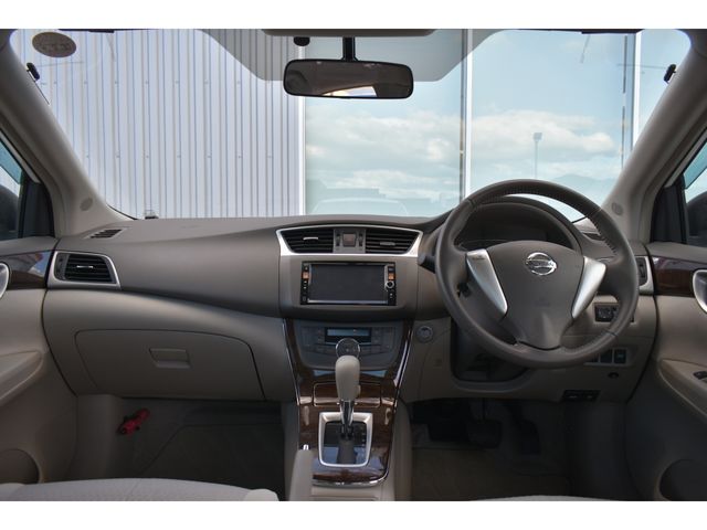 Nissan Sylphy 2013-04 16079-2