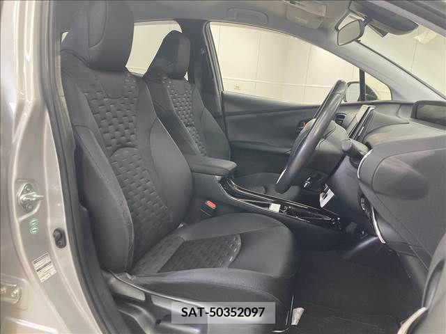 Toyota PRIUS PHV 2017-07 282516-11