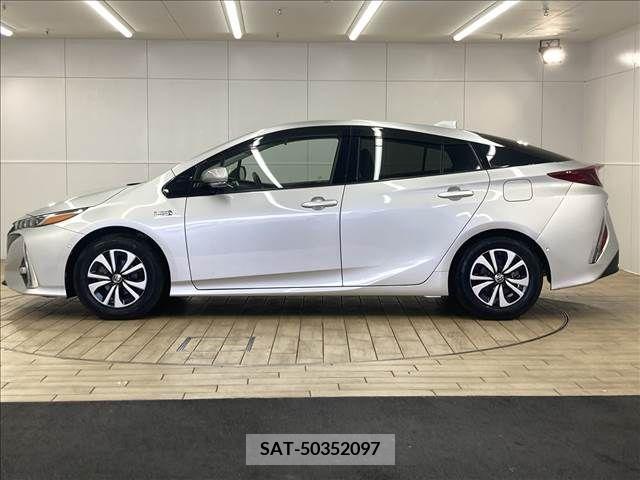 Toyota PRIUS PHV 2017-07 282516-15