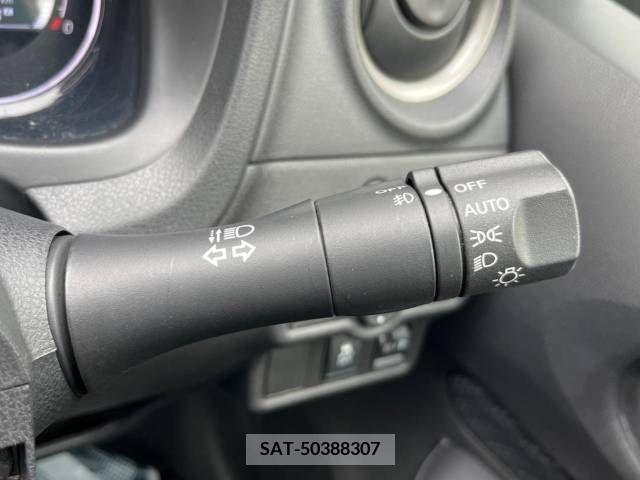 Nissan NOTE 2013-12 247468-5