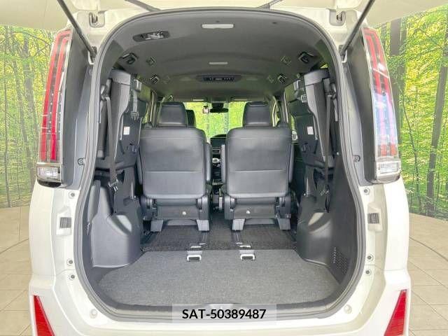 Toyota NOAH 2017-12 279480-11