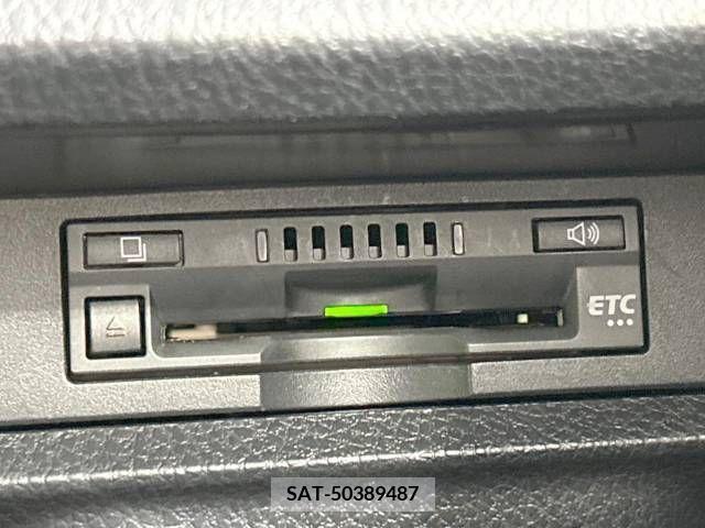 Toyota NOAH 2017-12 279480-7