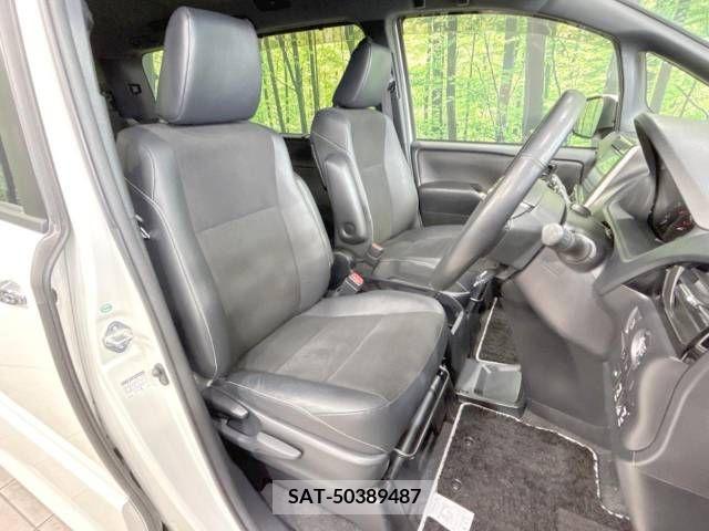 Toyota NOAH 2017-12 279480-8