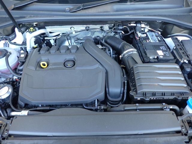 Audi Q3 2021-06 180835-10
