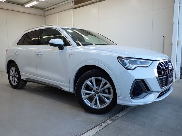 Audi Q3 2021-06 180835-0