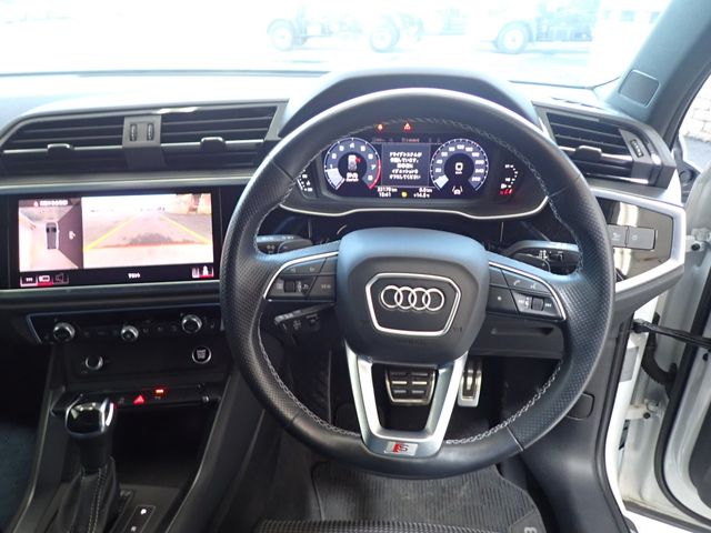 Audi Q3 2021-06 180835-15