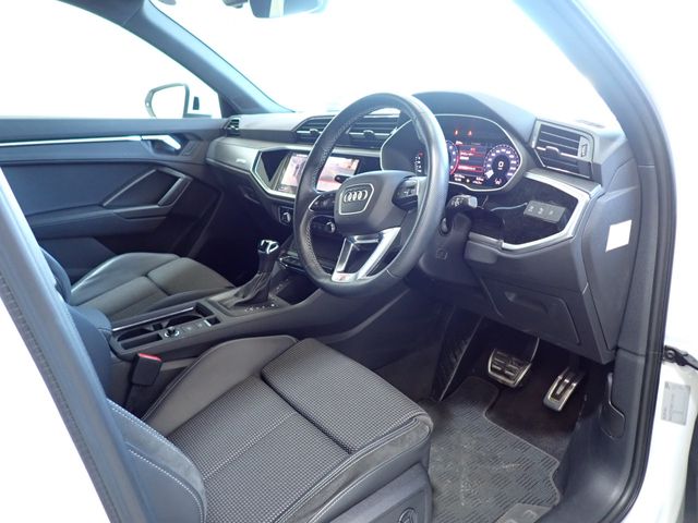 Audi Q3 2021-06 180835-1