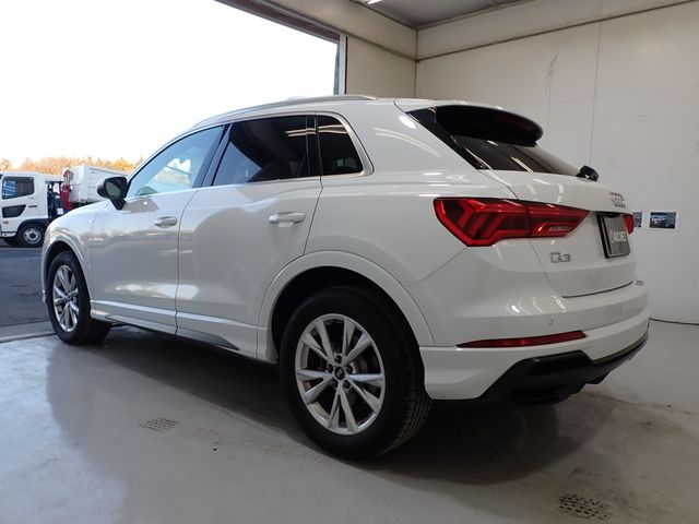Audi Q3 2021-06 180835-2