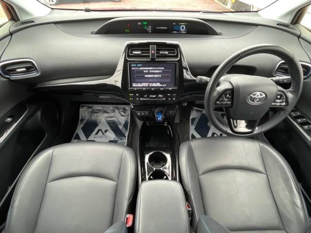 Toyota PRIUS 2018-04 182844-1