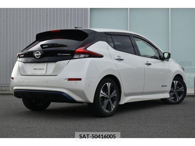 Nissan LEAF 2017-11 367065-1