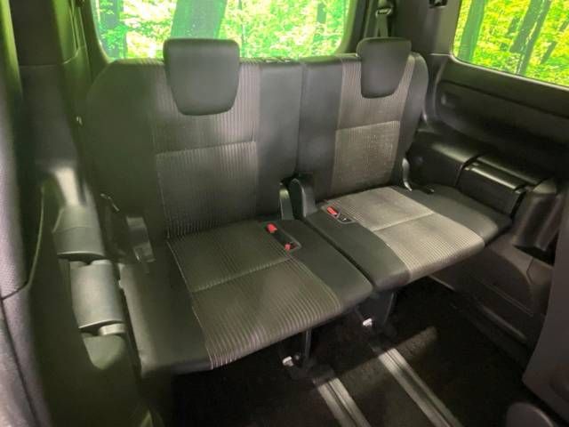 Toyota VOXY 2018-10 185210-10