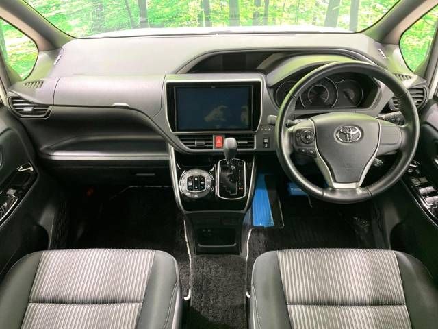 Toyota VOXY 2018-10 185210-1