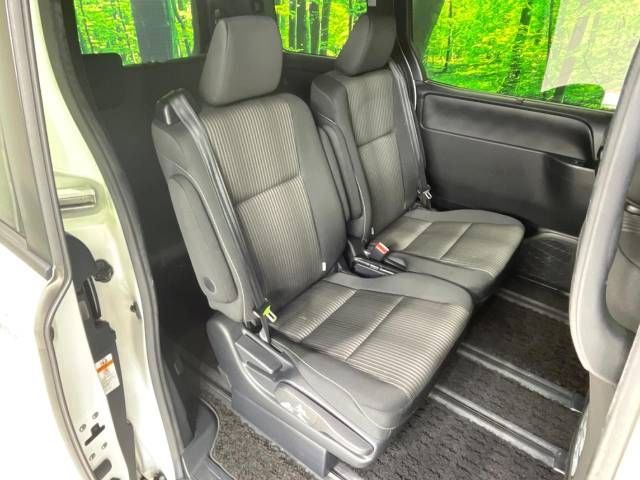 Toyota VOXY 2018-10 185210-9