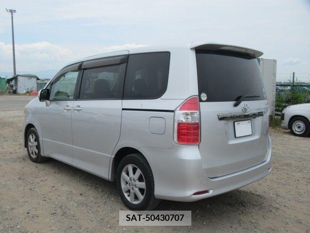 Toyota NOAH 2009-11 327135-1
