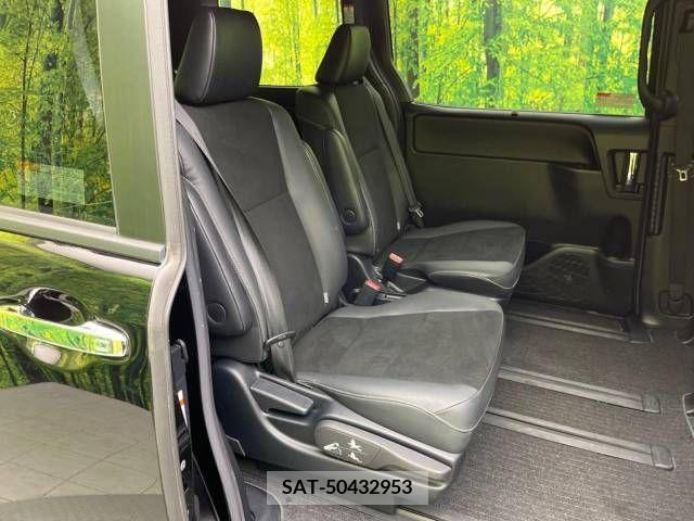 Toyota NOAH 2019-03 279489-9