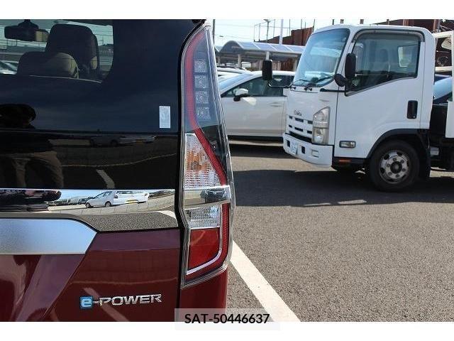 Nissan SERENA 2021-12 222012-11