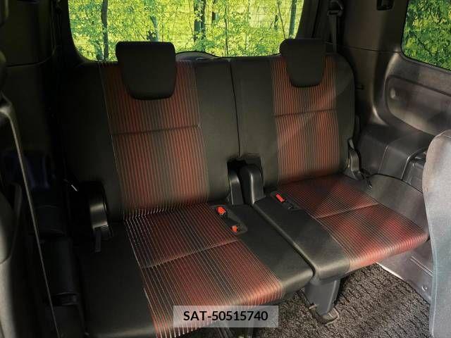 Toyota VOXY 2017-10 289215-17