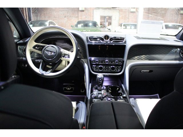 Bentley BENTAYGA 2021-06 3766-1