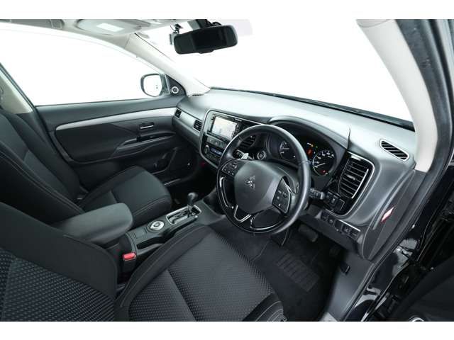 Mitsubishi OUTLANDER 2016-03 181129-13