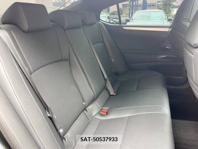 Lexus ES 2019-01 300386-9