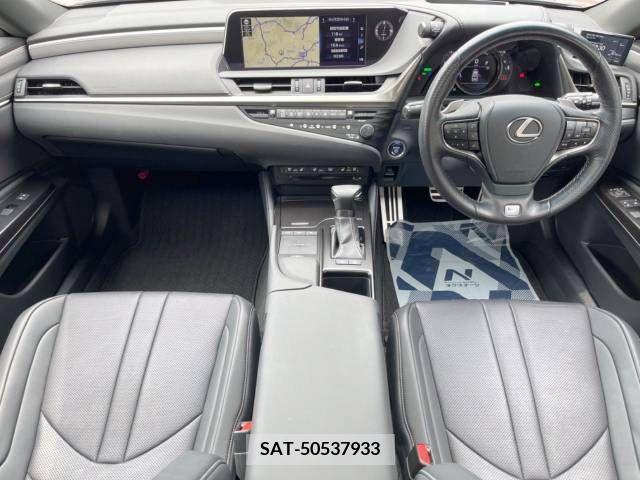 Lexus ES 2019-01 300386-1