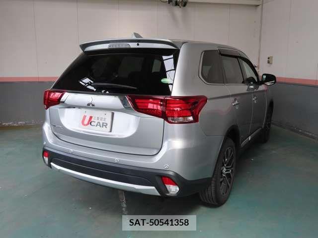 Mitsubishi OUTLANDER 2018-02 303333-1