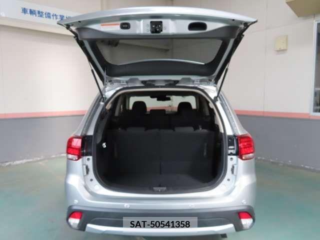 Mitsubishi OUTLANDER 2018-02 303333-7