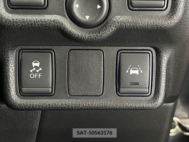 Nissan NOTE 2017-05 305373-4