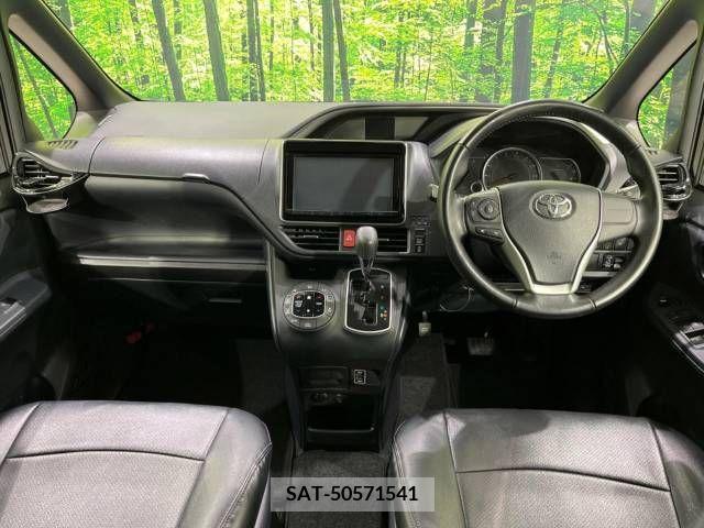 Toyota VOXY 2016-06 338340-1