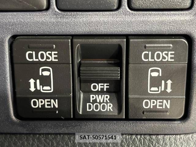 Toyota VOXY 2016-06 338340-6