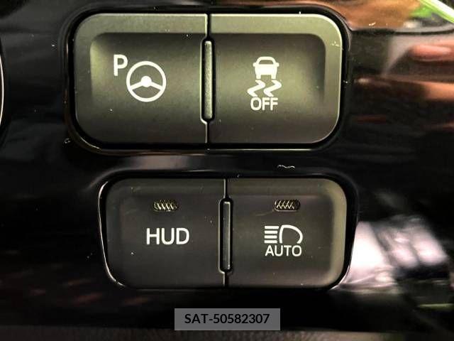Toyota PRIUS 2017-06 331215-10