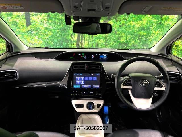 Toyota PRIUS 2017-06 331215-1