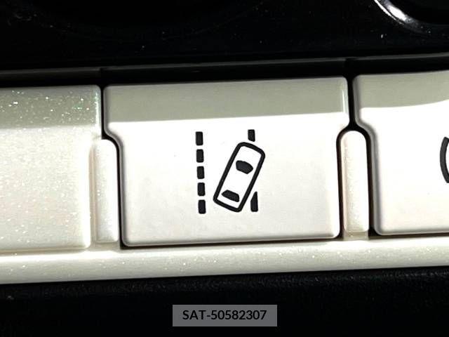 Toyota PRIUS 2017-06 331215-8
