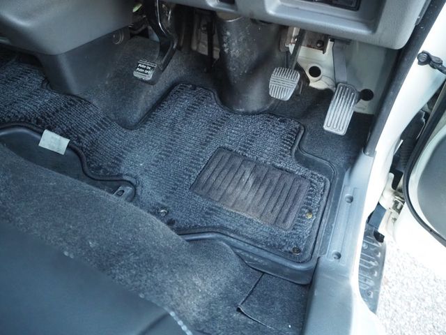 Nissan NV350 Caravan 2013-02 185423-21