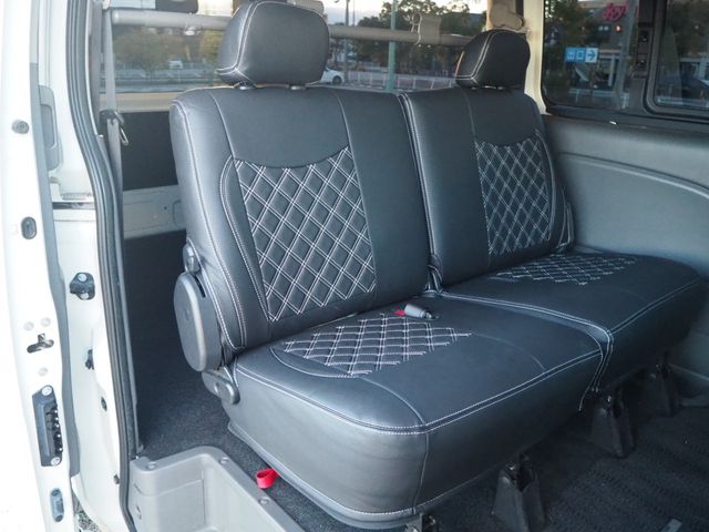 Nissan NV350 Caravan 2013-02 185423-18
