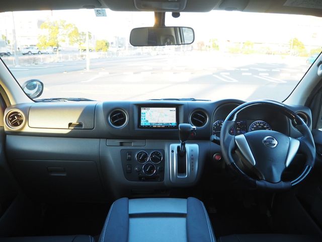 Nissan NV350 Caravan 2013-02 185423-13