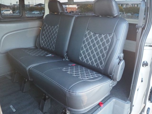 Nissan NV350 Caravan 2013-02 185423-19
