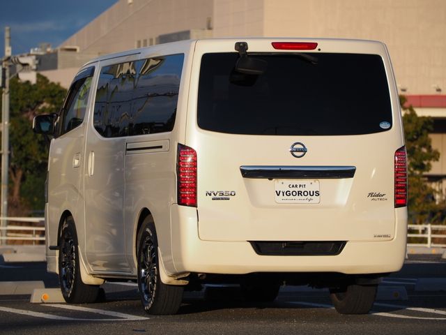 Nissan NV350 Caravan 2013-02 185423-2
