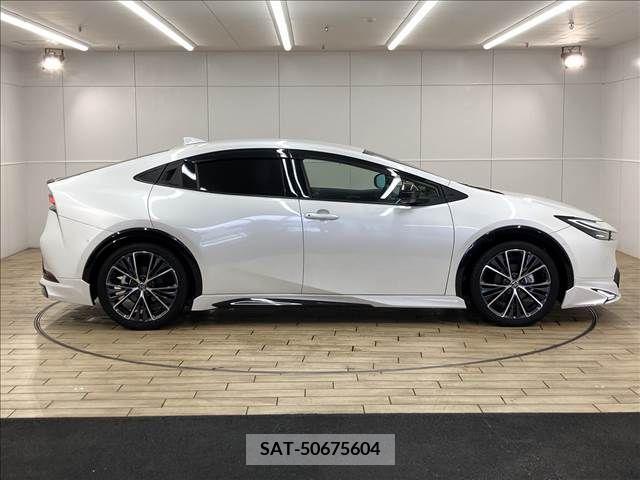 Toyota PRIUS 2023-04 340897-16