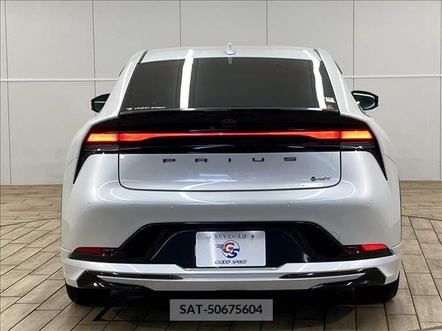 Toyota PRIUS 2023-04 340897-14